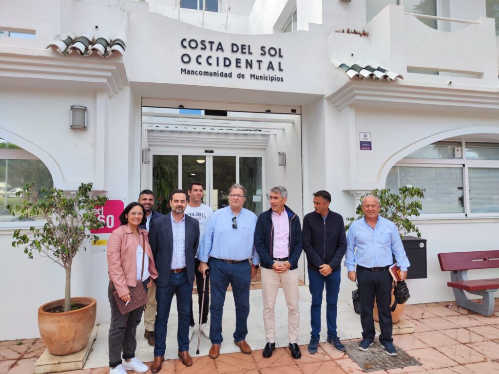 Víctor Navas se reúne con los representantes de los trabajadores en la sede de la Mancomunidad de Municipios